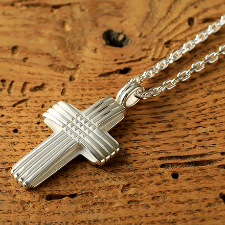 Cross M